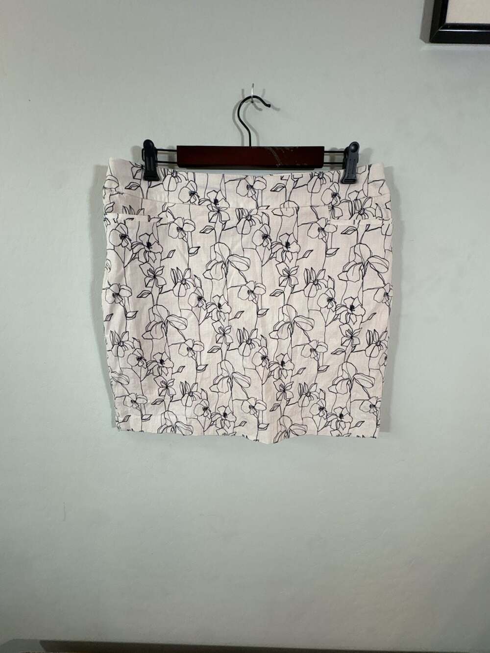Chico's Cream and Black Floral Print Mini Skirt